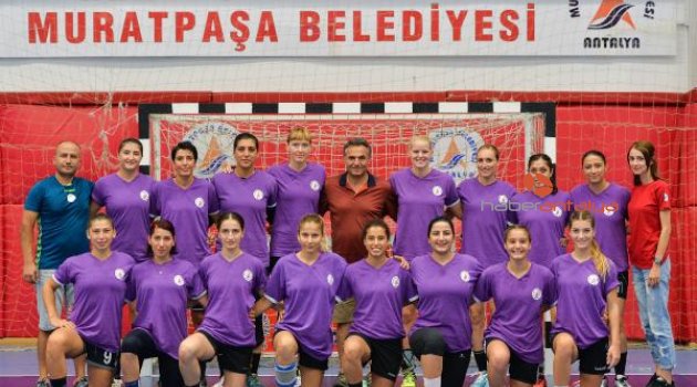 Paşa'nın Melekleri tur için İzmir'de