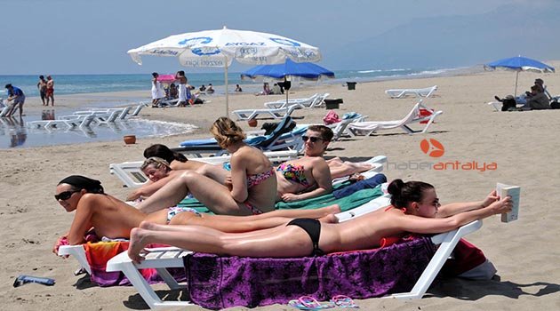 PATARA PLAJI'NDA YAZ BİTMEDİ