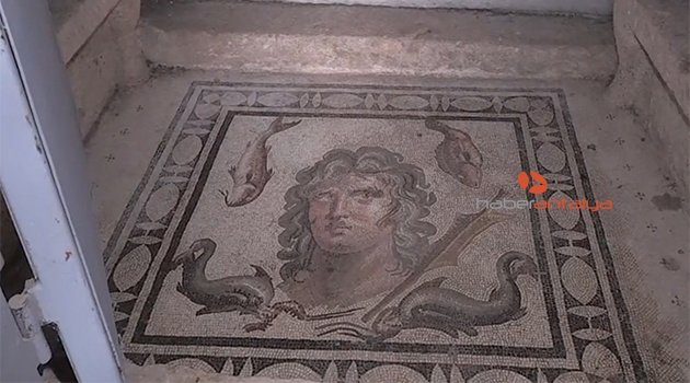 Perge'deki 2 bin yıllık anıt mezarlara demir kapı