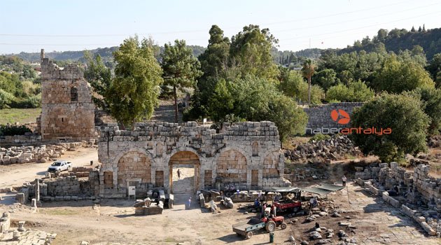 Perge'deki sütunlar tamamlanacak