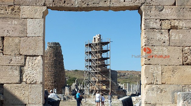 Perge'nin Helenistik kuleleri restore ediliyor