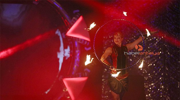 PHOENİX FİRE DANCER'DAN NEFES KESEN GÖSTERİ