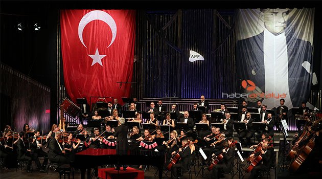 Piyano Festivali'nde Atatürk anıldı