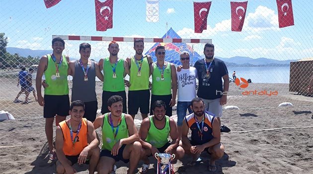Plaj Hentbolu Şampiyonu Akdeniz Üniversitesi