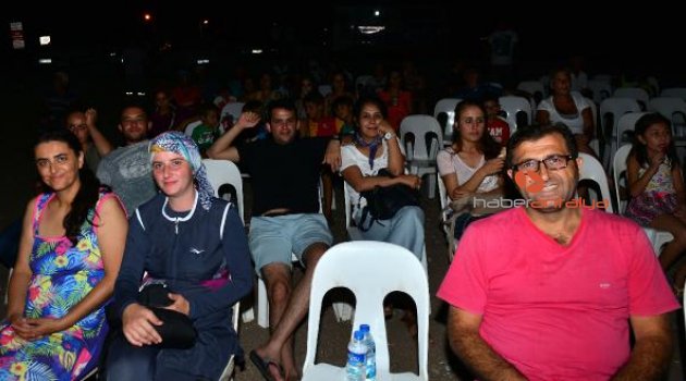 Plajda sinema keyfi