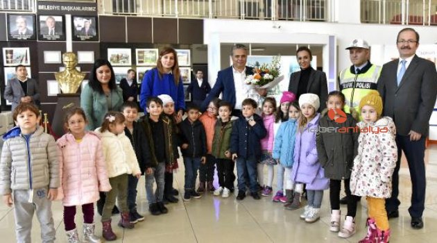 Polis amcalarıyla teşekküre geldiler