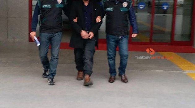  Polisin durduğu araçta uyuşturucu ve silah ele geçirildi