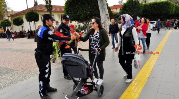 Polisten Kadınlar Günü kutlaması