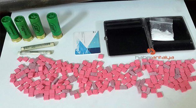 Pompalı tüfekli şüphelinin üzerinden 219 adet uyuşturucu hap çıktı