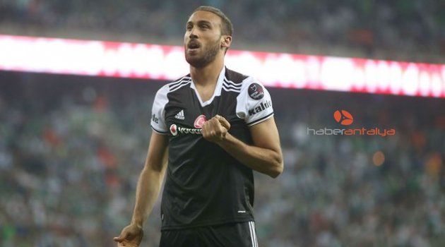 Premier Lig'in köklü takımı Cenk için İstanbul'da!
