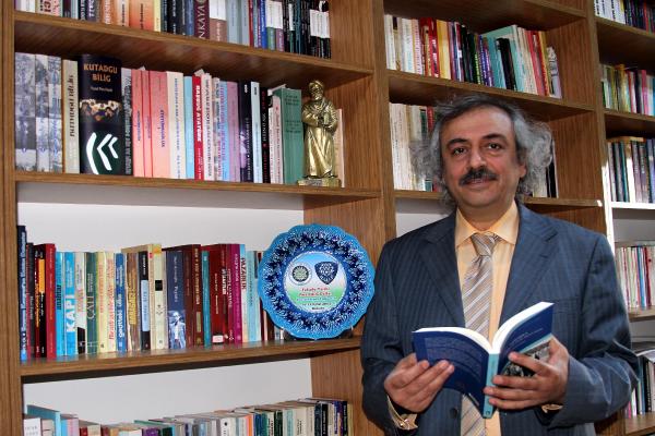 Profesör Özden, Erzurum'un Gülen Yüzü 'naim Hoca'yı Kitaplaştırdı