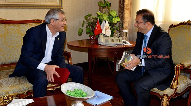 REKTÖR HAMLET İSAHANLI VALİ TÜRKER'İ ZİYARET ETTİ
