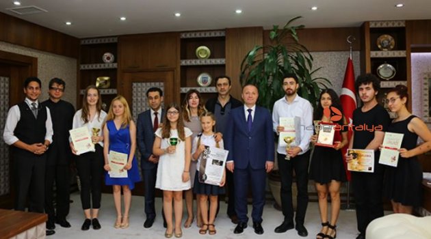 Rektör Ünal, Ödüllü Sanatçıları ağırladı