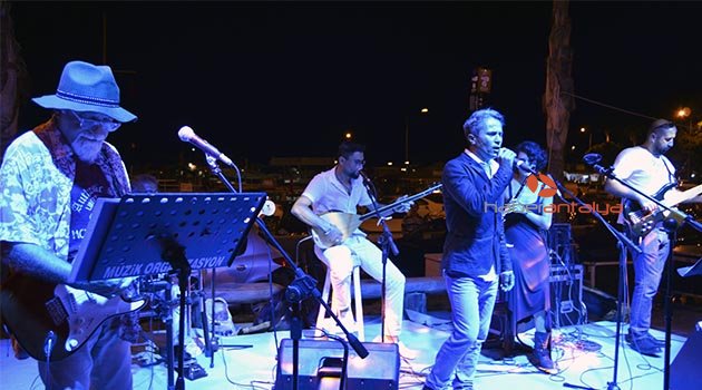 'Rockçı İmam' konser verdi
