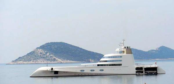 RUS MİLYARDER, KAŞ'A GELDİ