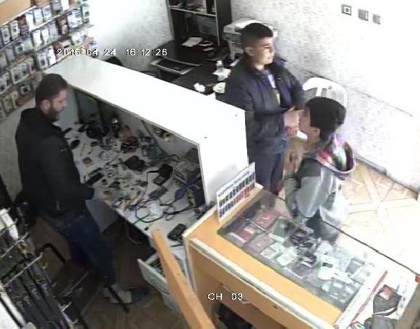 Sadaka Kutusu Hırsızları Güvenlik Kamerasında