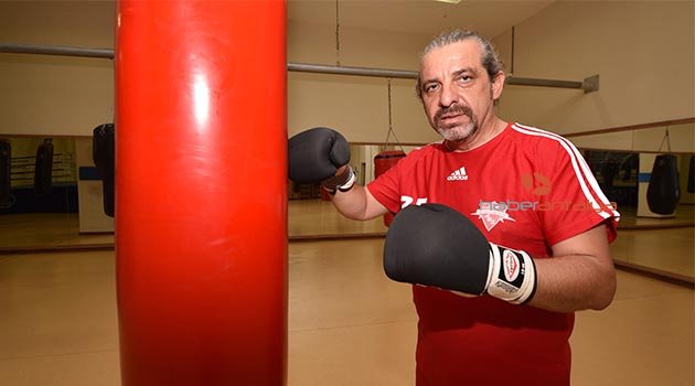 Sağlık çalışanına şiddete dikkat çekmek için boksa başladı