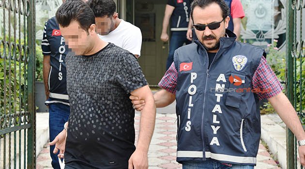 Sahte dolarla alışveriş yapan 3 İranlı yakalandı