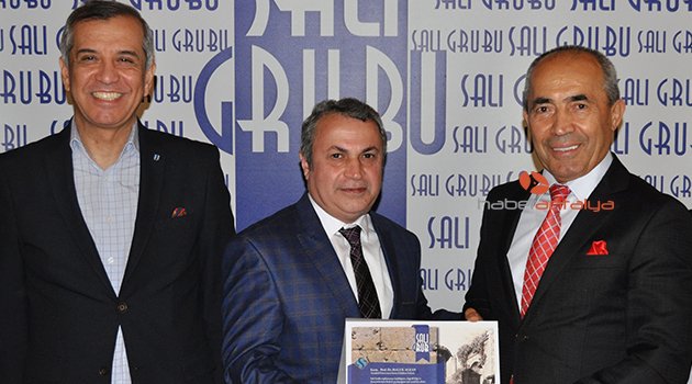 SALI GRUBU'NDA REFERANDUM KONUŞULDU