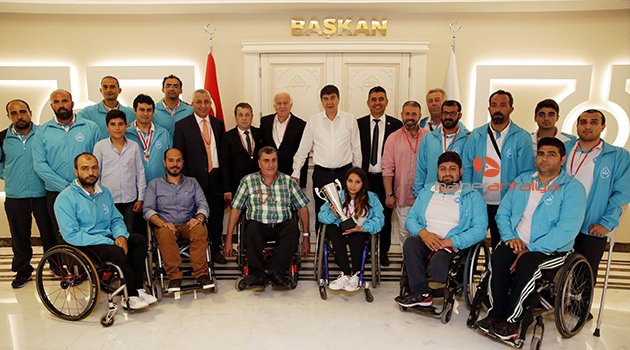 ŞAMPİYONLAR TÜREL'İ ZİYARET ETTİ