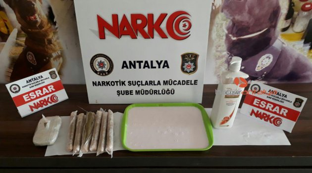 Bavulundaki şampuan kutusundan esrar çıktı