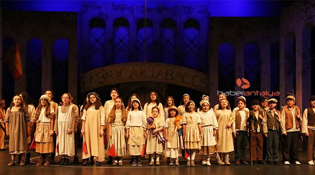 Sanat sezonunun ilk operası 'Carmen'