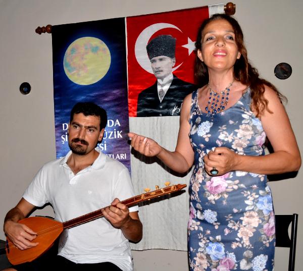 ŞARKILI-TÜRKÜLÜ ŞİİR GECESİ