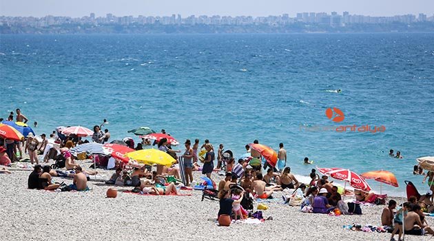 Seçim sonrası tatilciler sahillere akın ediyor
