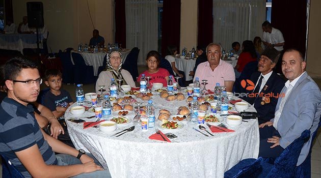 Şehit aileleri ve gazilerle iftar buluşması