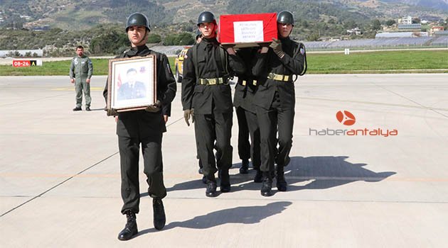 Şehit Fatih Uysal'ı binler havalimanında karşıladı