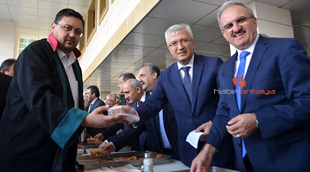 ŞEHİT SAVCI İÇİN LOKMA DAĞITILDI