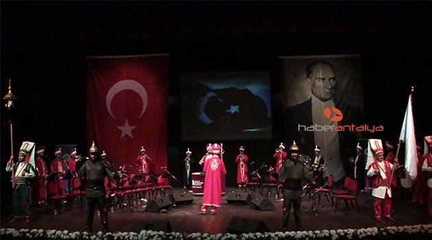 Şehitler ilahiler,şiirler ve marşlarla anıldı
