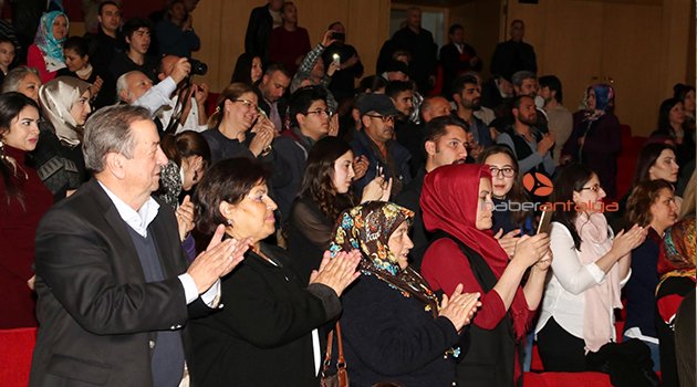 ŞEHİTLERE DUYGU DOLU ANMA
