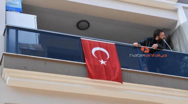 Selde şehit olan onbaşının İzmir'deki baba evine ateş düştü
