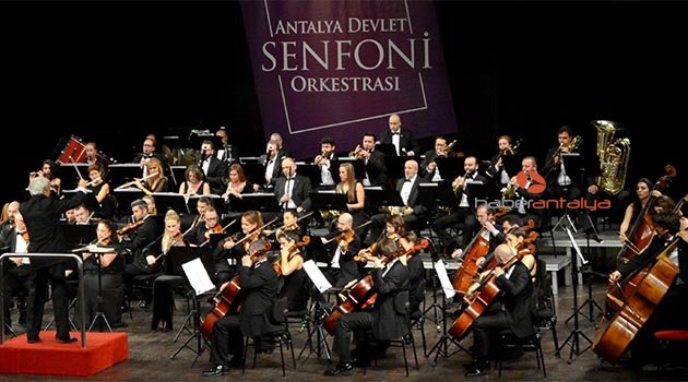Senfoniden keman dinletisi