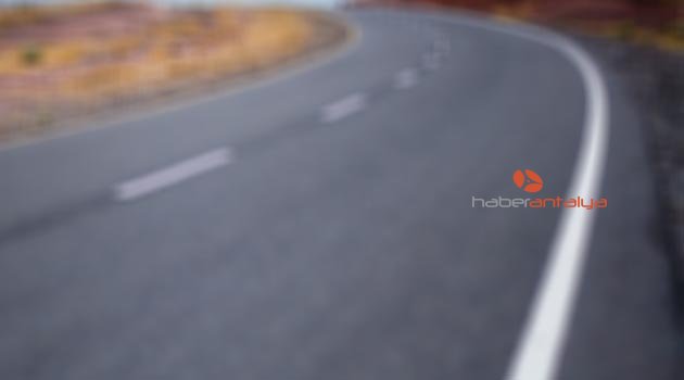 Serik'te bariyerlerle kapanan yol açıldı