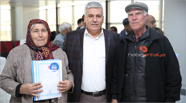 Serik'te hak sahiplerine tapuları dağıtıldı