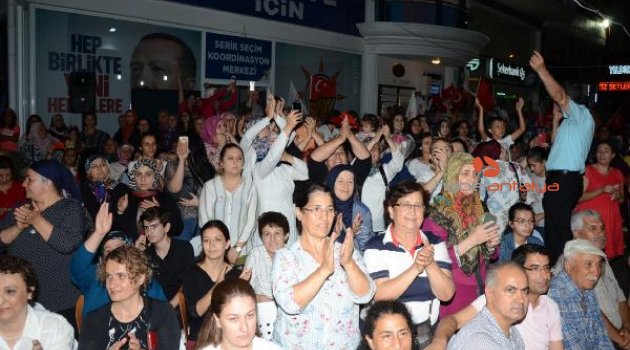 Serik'te seçim kutlaması