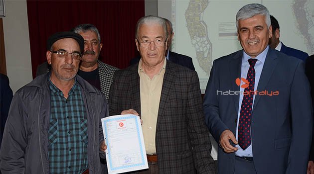 Serik'te tapu dağıtımı