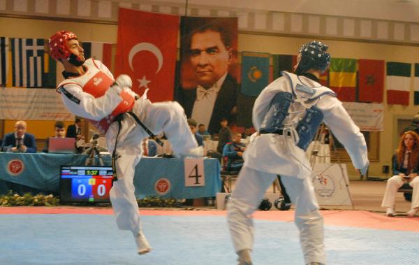 Serik'te Tekvando Turnuvası Sürüyor