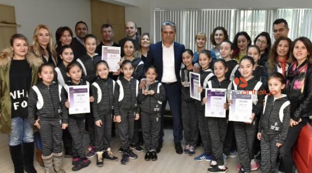 Sevinçlerini Başkan Uysal'la paylaştılar