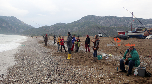 Şiddetli yağmur ve rüzgar balık çiftliğini vurdu