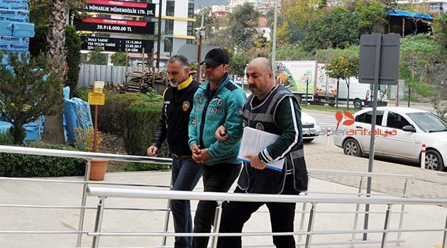 Silahla işyerini bastı, hastanelik oldu