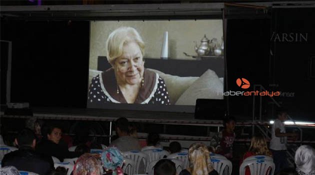 Sinema TIR'ı yollarda
