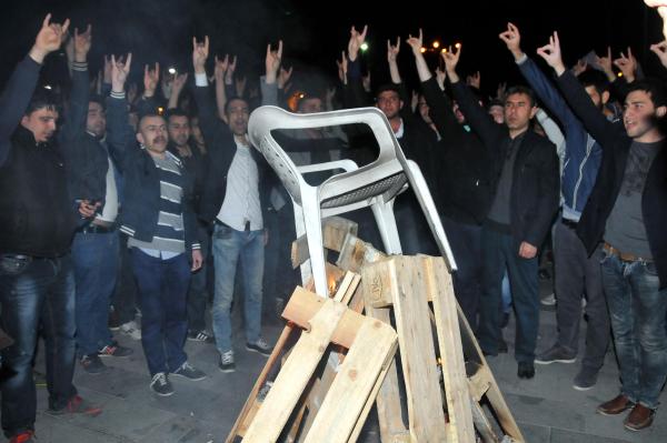 Sivas Cumhuriyet Üniversitesi'nde Öğrenci Kavgası;1'i Güvenlik Görevlisi 7 Yaralı