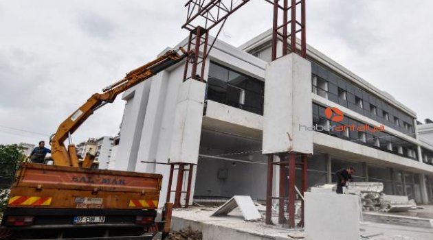 Sivil topluma dev yatırım