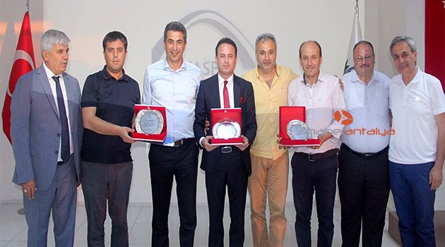 SİYASET AKADEMİSİ'NDE BELGE TÖRENİ