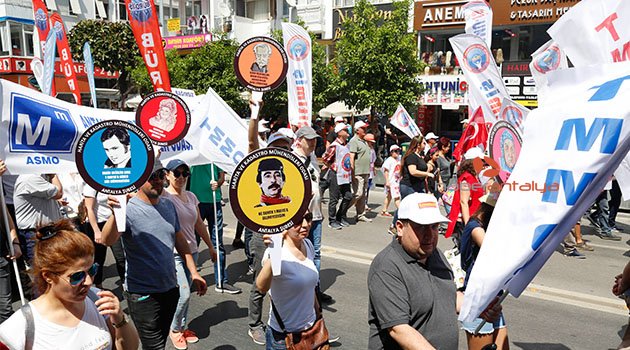 Şölen havasında 1 Mayıs kutlaması