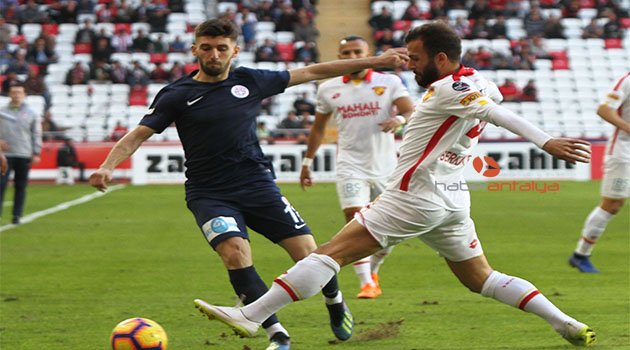 Spor Toto Süper Lig: Antalyaspor - Göztepe karşılaşması ilk yarı