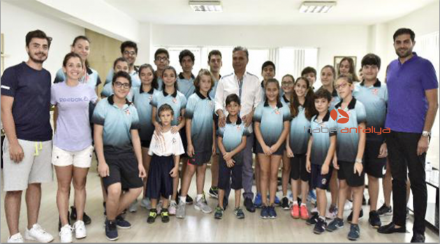 Squash takımı dereceyle döndü